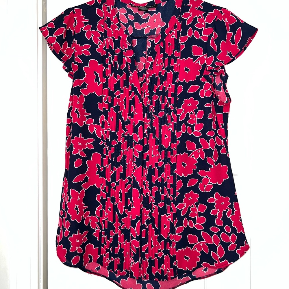 Simply Styled patterned hidden button down blouse size small petite